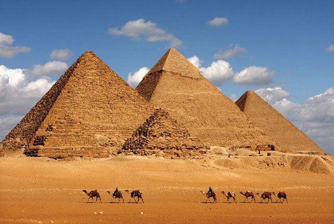 di sản nổi tiếng ở châu Phi thu hút du khách: Memphis và Quần thể Kim Tự Tháp Giza – Ai Cập