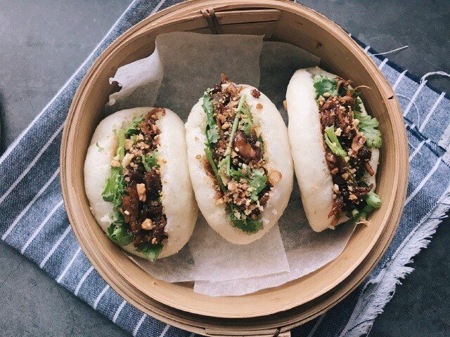 Bánh bao kẹp thịt (guabao)