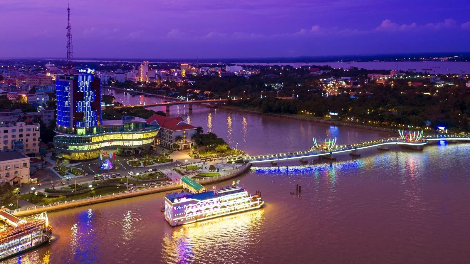 Bến Ninh Kiều tọa lạc ở đâu?
