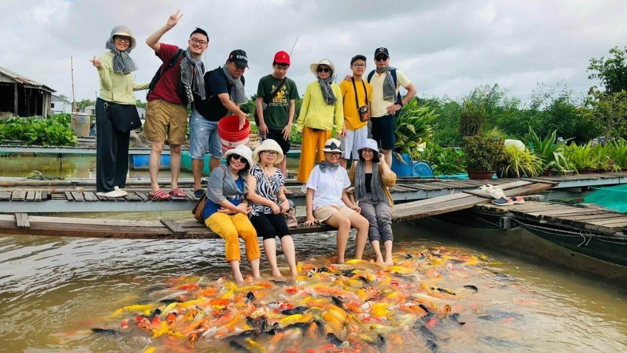Check in cá Koi tại bè cá Bảy Bon