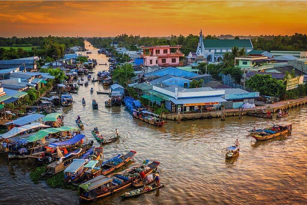 Chợ nổi Ngã Năm