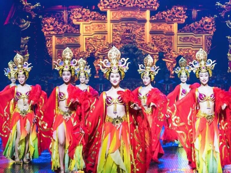 Đội ngũ nghệ sĩ – linh hồn của show diễn