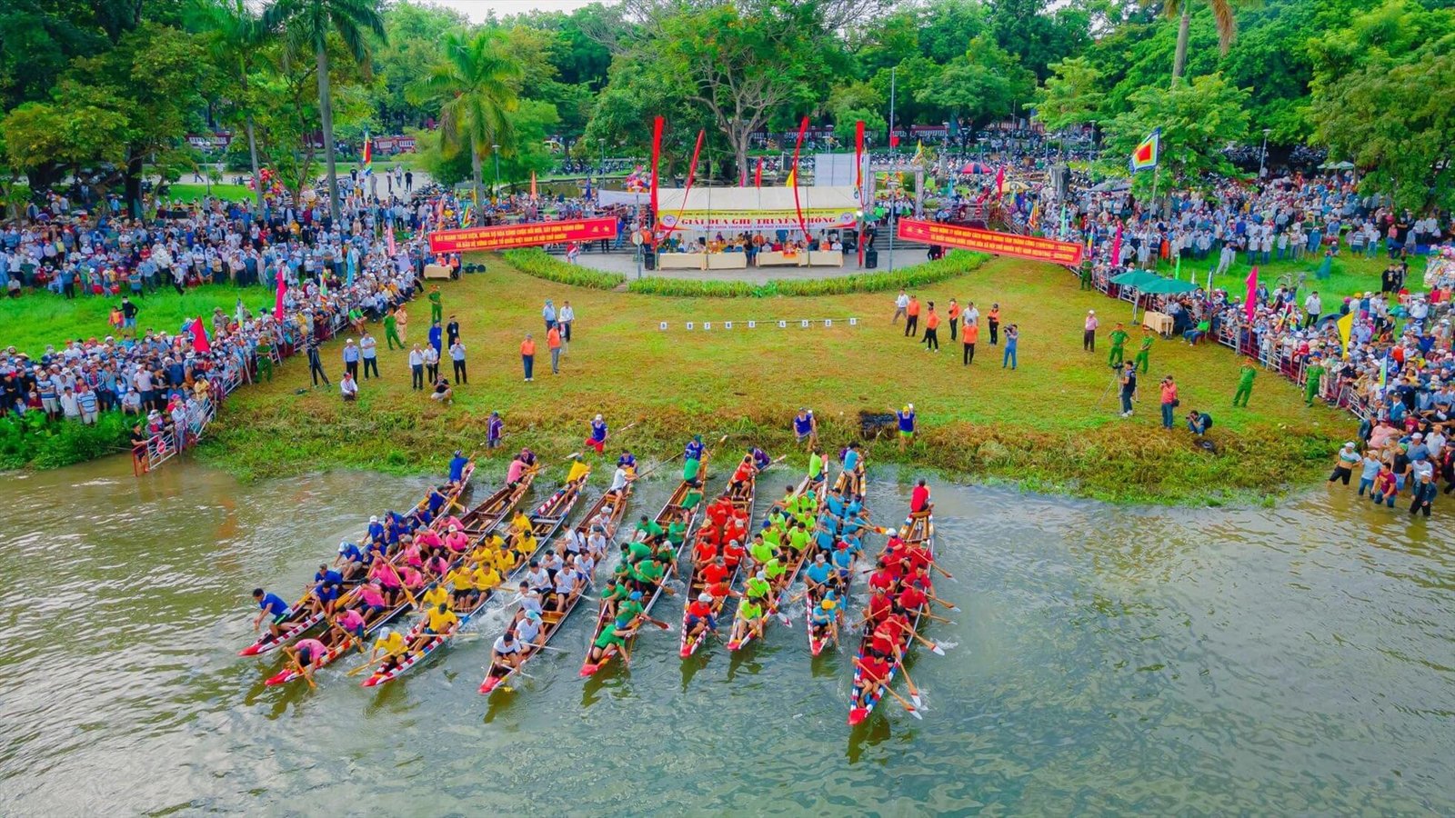 Hội đua ghe truyền thống có gì đặc sắc?