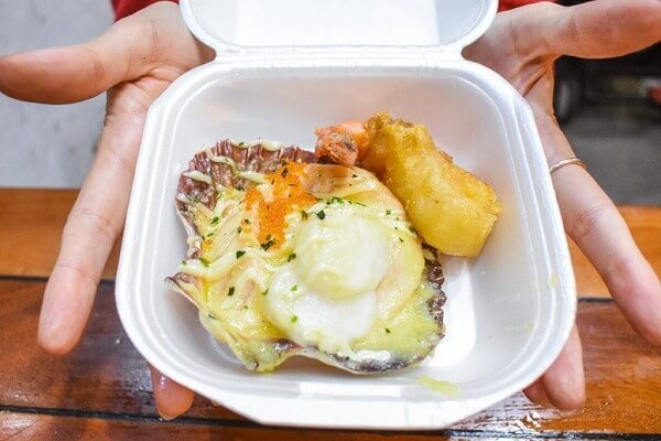 Chợ Cá Sydney: Kinh Nghiệm Tham Quan, Ăn Hải Sản Tươi 2 Sò điệp nhồi cơm phomai