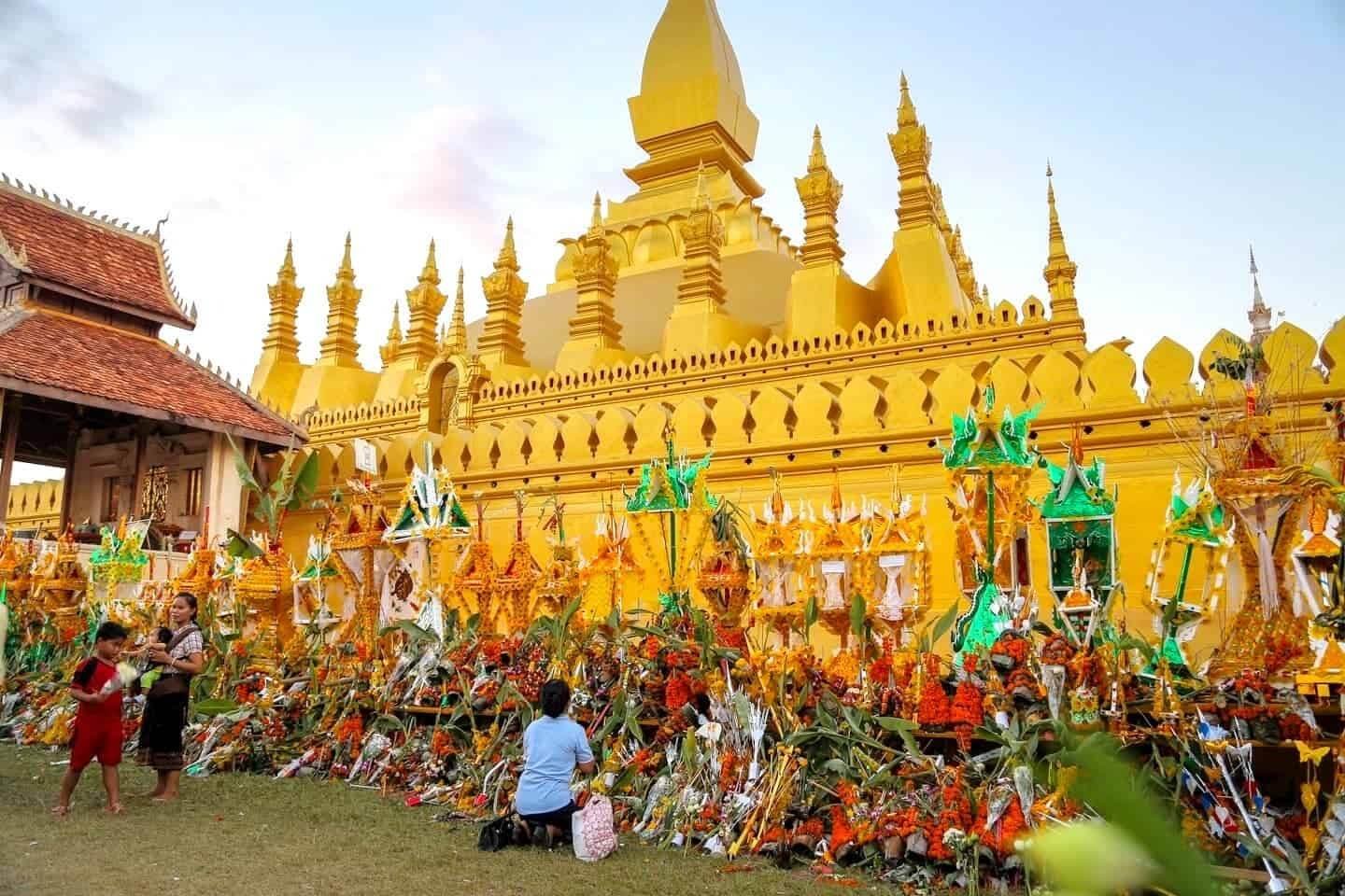 Thạt Luổng là gì? Khám phá biểu tượng vàng thiêng liêng của Lào