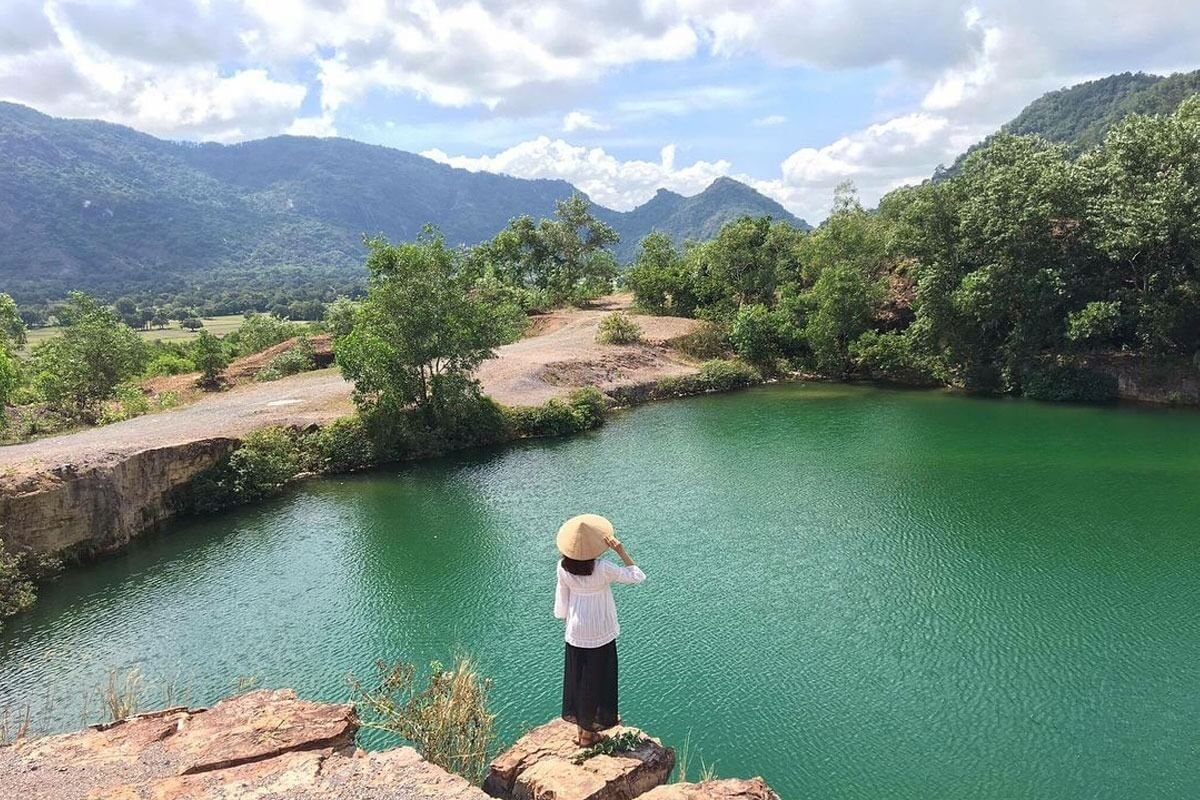 Vẻ đẹp của Hồ Đá Đồi Tà Pạ