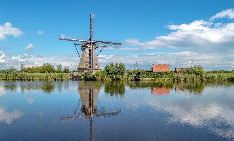Vẻ đẹp của ngôi làng cối xay gió Kinderdijk thu hút du khách 1