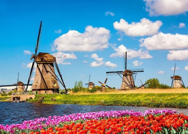 Vẻ đẹp của ngôi làng cối xay gió Kinderdijk thu hút du khách