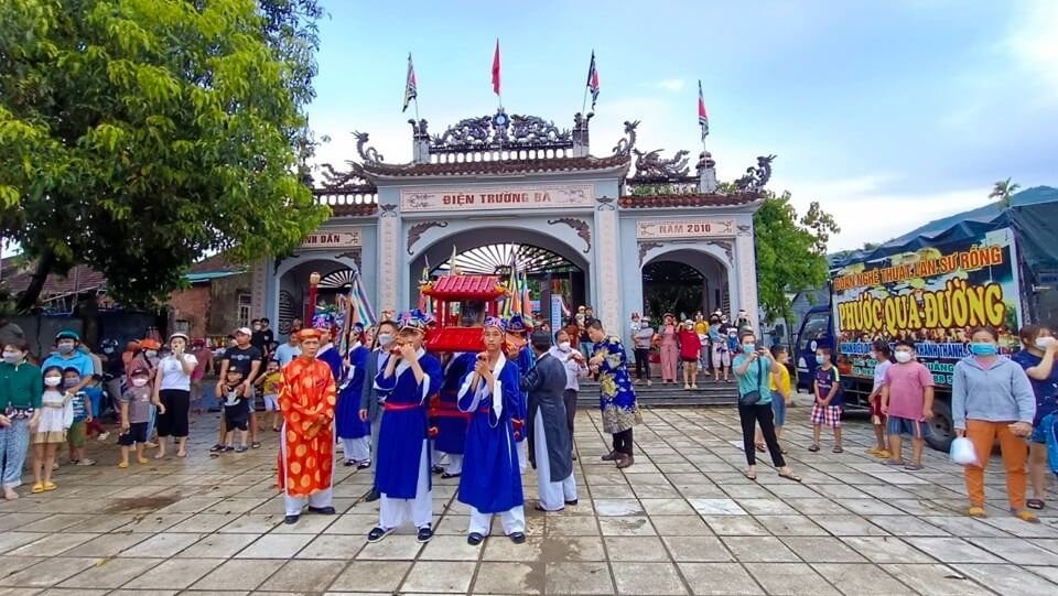 Điện Trường Bà