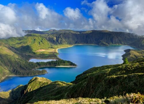 Azores: Khám Phá Quần Đảo Bí Ẩn Giữa Đại Tây Dương