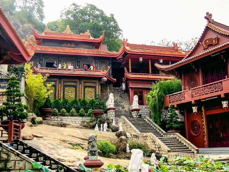 Khám phá chùa Hang