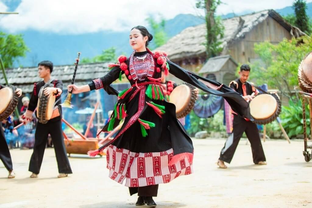Tôn trọng văn hoá và phong tục địa phương
