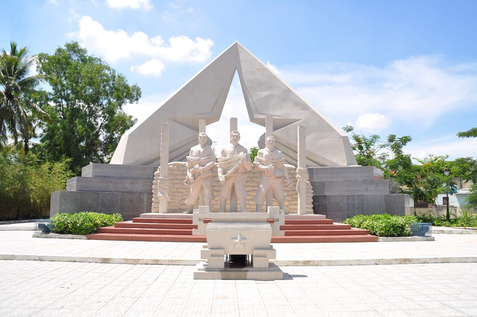 Khu Du Lịch Đức Hòa Đức Huệ: Khám Phá Top Điểm Đến Hút Khách 8 Di tích lịch sử Ngã Tư Đức Hòa