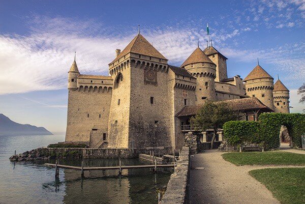 Lâu Đài Chillon Có Gì Hấp Dẫn? Kiến Trúc, Lịch Sử & Những Giai Thoại Bất Ngờ