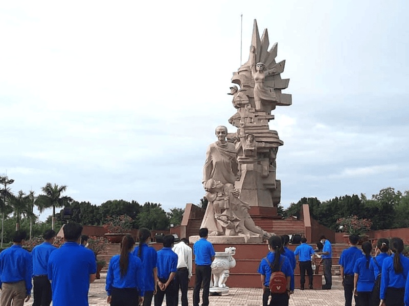 Tượng đài chiến thắng Long An