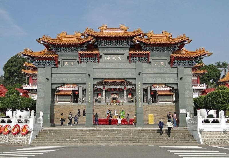 336 bậc thang dẫn lên chính điện