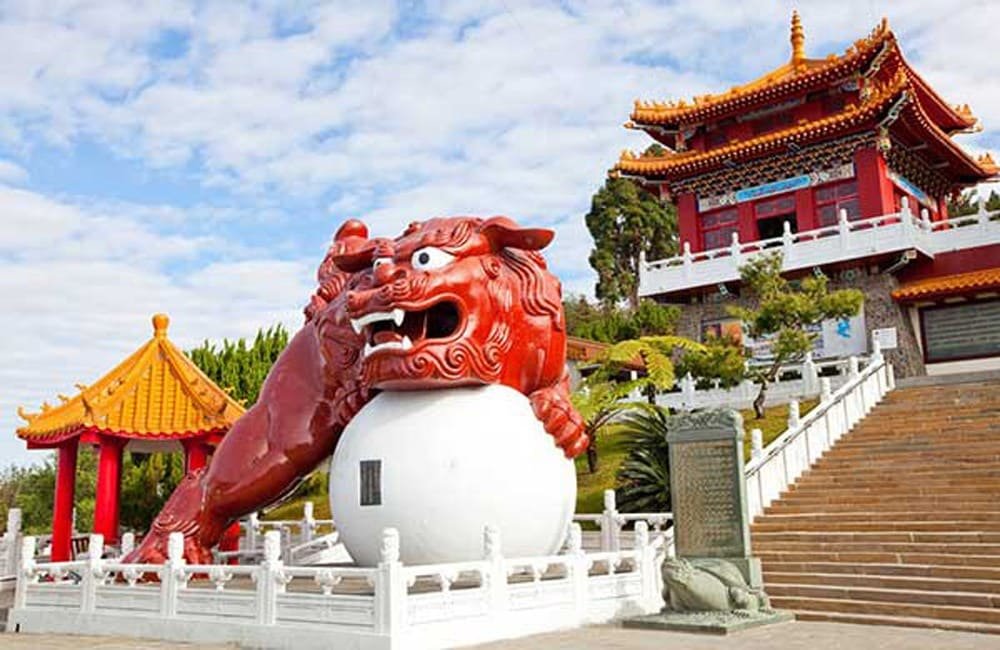Sự tích hai con sư tử và tượng Quan Công