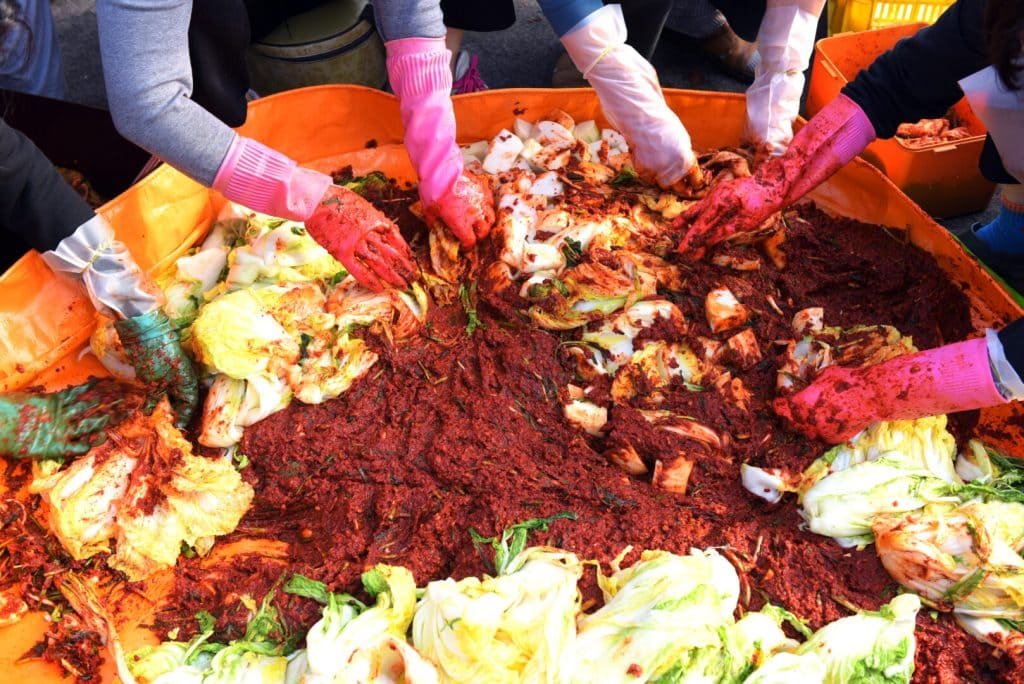 Tại sao Hàn Quốc lại được gọi là "xứ sở kim chi"?