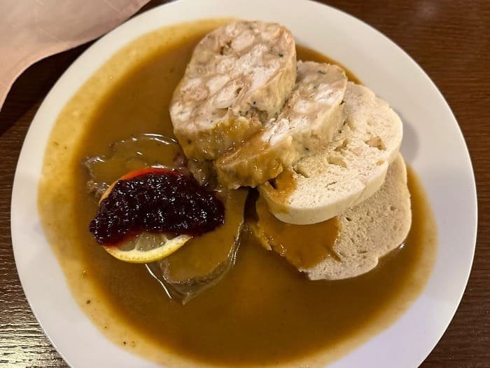 Svíčková – Món bò kho đặc trưng của Prague