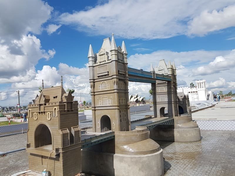 Cầu Tháp London, Vương quốc Anh