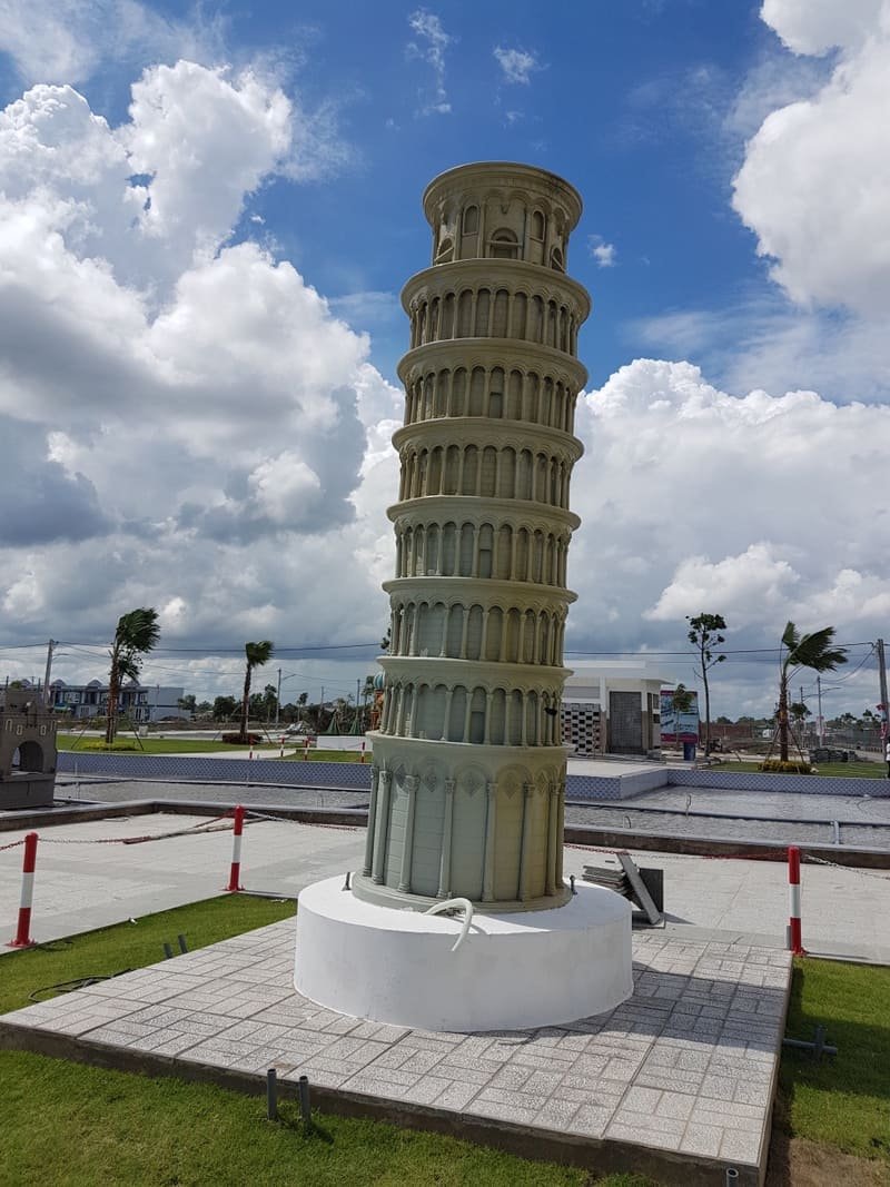 Tháp nghiêng Pisa, Ý Quốc