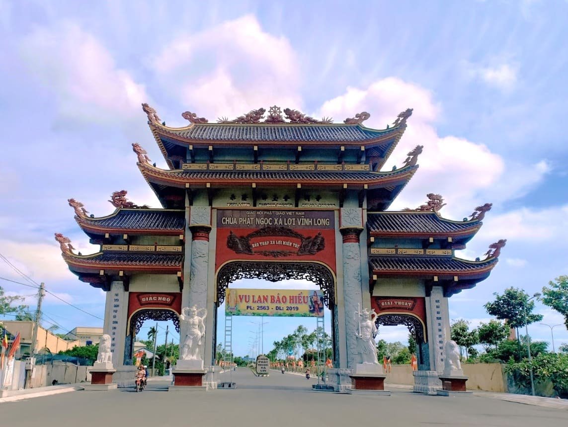 Chùa Phật Ngọc Xá Lợi Vĩnh Long tọa lạc ở đâu?