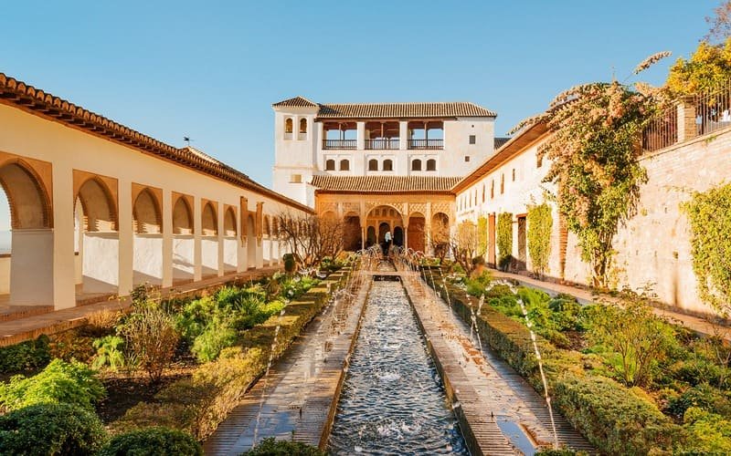 Khám phá Alhambra