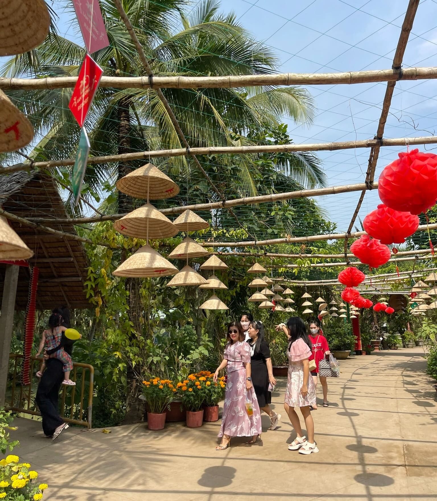 Tham quan và chụp ảnh: Góc sống ảo hoàn hảo